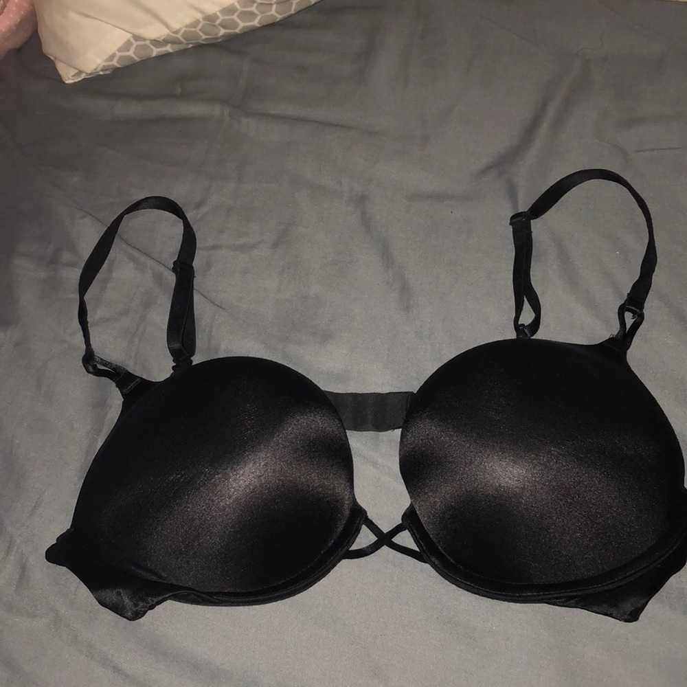 Victoria’s Secret bombshell plunge push up bra